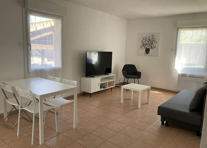 Appartement Tres Calme, Rdc, 800 M De La Cite Medievale Classee Au Patrimoine De L\'Unesco