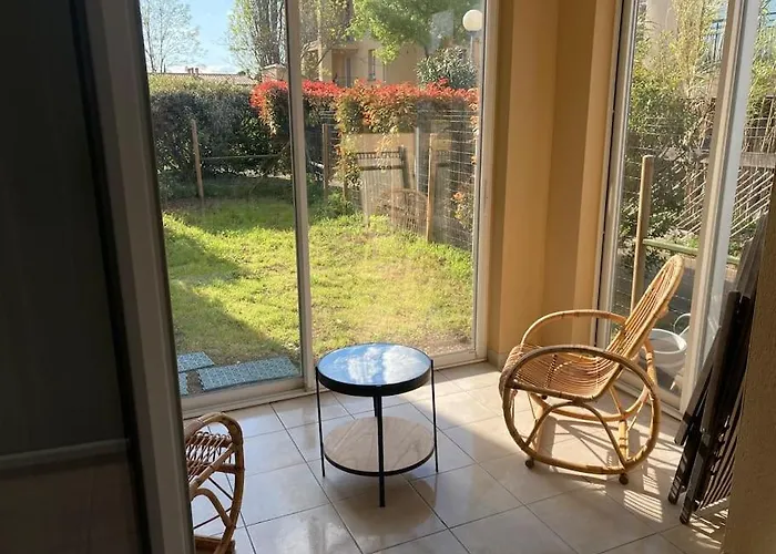 Appartement Tres Calme, 800 M De Le Cite