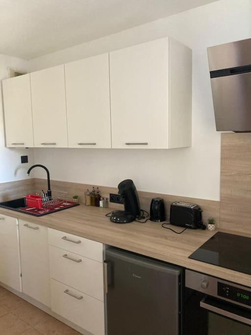 Appartement Tres Calme, 800 M De Le Cite *