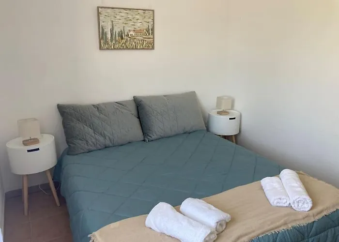 Appartement Tres Calme, 800 M De Le Cite